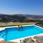 Casa De La Luz-finca La Sierra De 4 Estrellas Completo En El Corazón Del Geoparque De 6 A 12 Personas * Berzocana