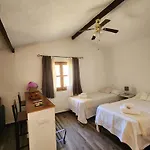 Casa De La Luz-finca La Sierra De 4 Estrellas Completo En El Corazón Del Geoparque De 6 A 12 Personas