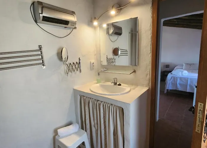 Villa Casa De La Luz-finca La Sierra De 4 Estrellas Completo En El Corazon Del Geoparque De 6 A 12 Personas Berzocana