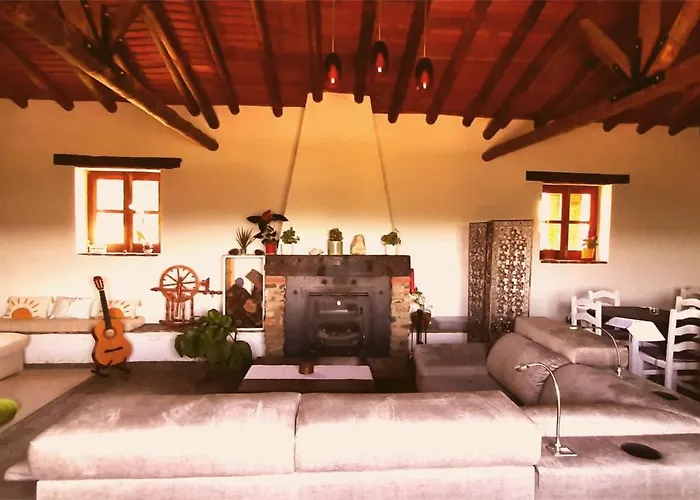 Casa De La Luz-finca La Sierra De 4 Estrellas Completo En El Corazon Del Geoparque De 6 A 12 Personas Villa Berzocana