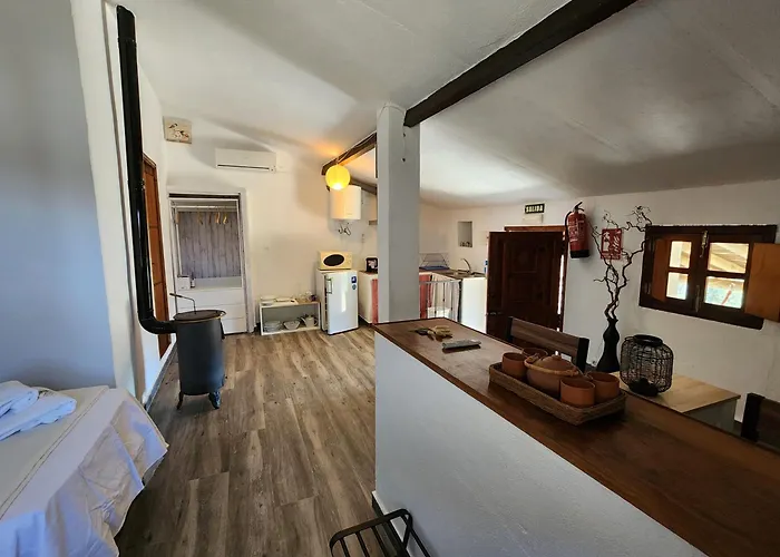 Casa De La Luz-finca La Sierra De 4 Estrellas Completo En El Corazon Del Geoparque De 6 A 12 Personas Villa Berzocana