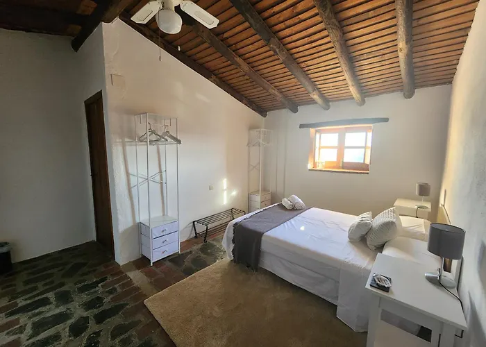 Casa De La Luz-finca La Sierra De 4 Estrellas Completo En El Corazon Del Geoparque De 6 A 12 Personas Villa Berzocana