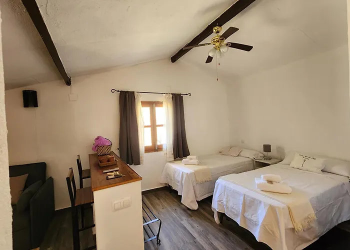 Casa De La Luz-finca La Sierra De 4 Estrellas Completo En El Corazon Del Geoparque De 6 A 12 Personas