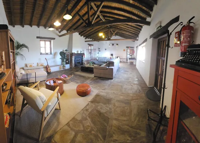 Villa Casa De La Luz-finca La Sierra De 4 Estrellas Completo En El Corazon Del Geoparque De 6 A 12 Personas Berzocana